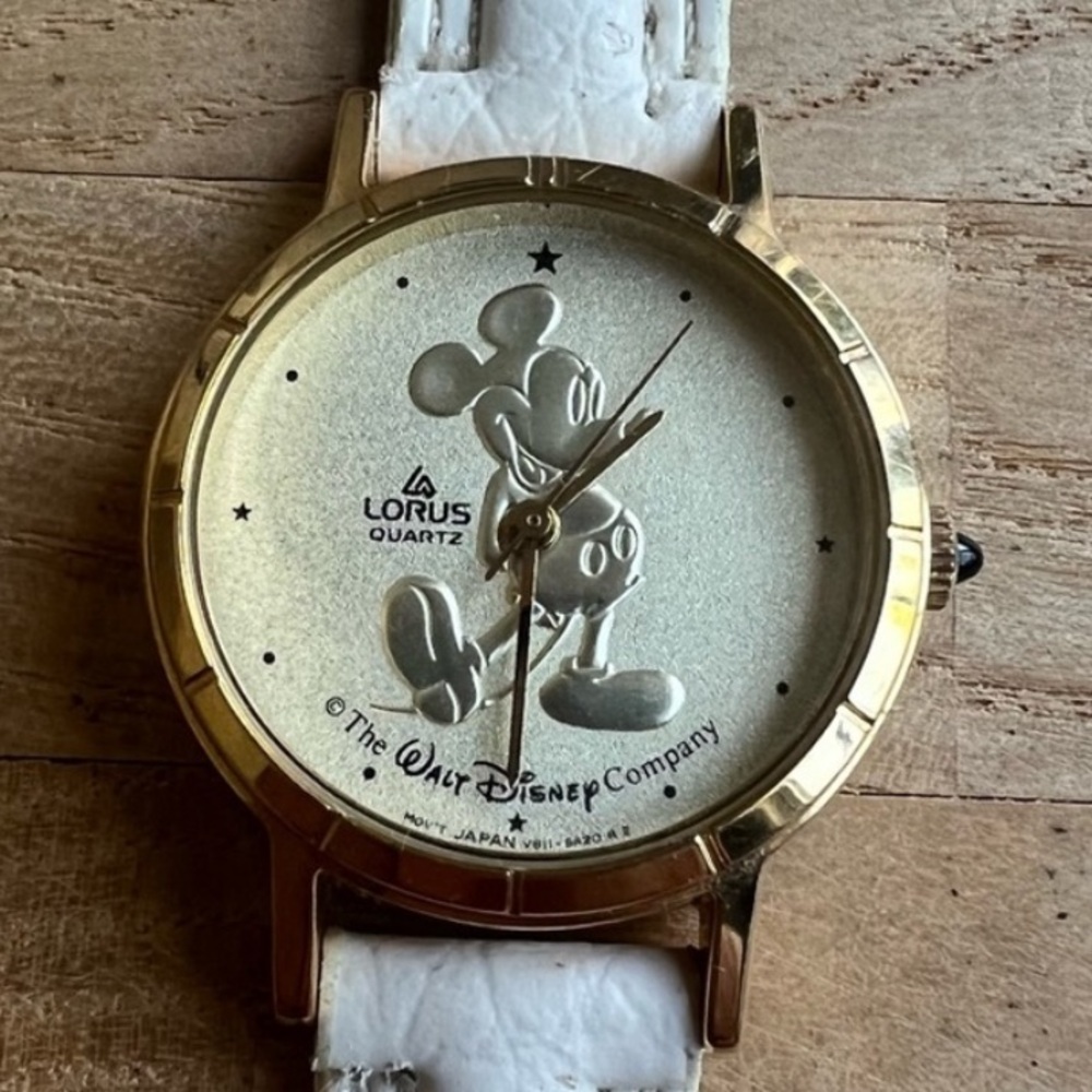 Lorus ladies Disney Mickey Mouse gold tone watch NEW BATTERY
